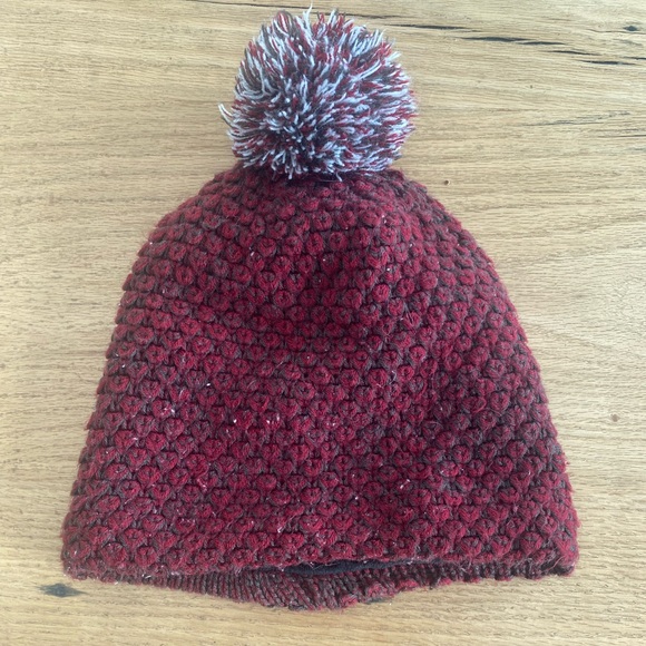 None Accessories - Cozy Burgundy Knit Beanie with Pom Pom Fleece‎ Lined Women’s Preloved